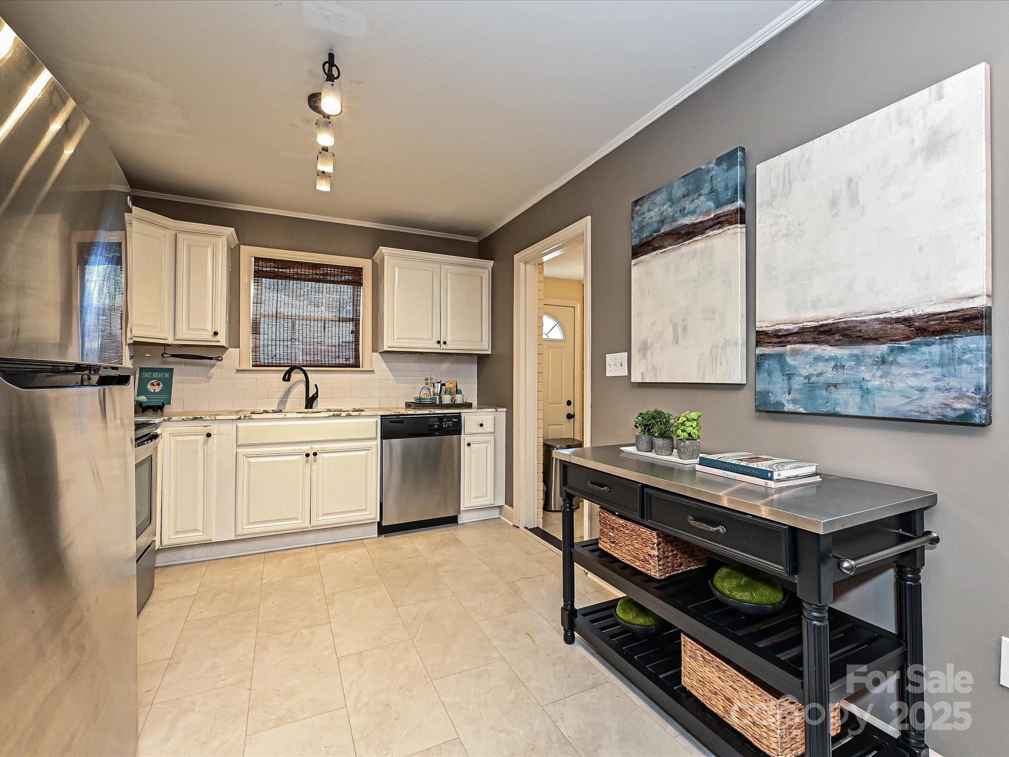 718 Lochridge Road Charlotte, NC 28209 - Photo 8 of 27 Gallery Image 8