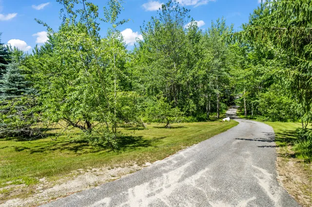 $860,000 | 148 Spiller Hill Road, Raymond, ME 04071