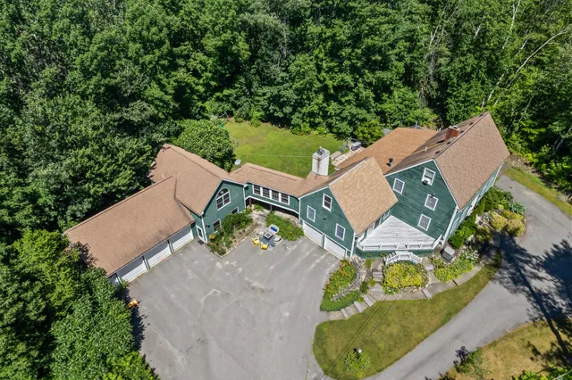 $860,000 | 148 Spiller Hill Road, Raymond, ME 04071