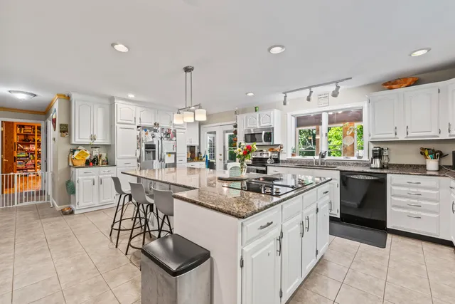 $860,000 | 148 Spiller Hill Road, Raymond, ME 04071