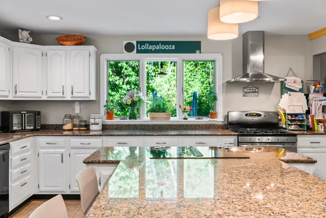 $860,000 | 148 Spiller Hill Road, Raymond, ME 04071