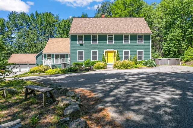 $860,000 | 148 Spiller Hill Road, Raymond, ME 04071