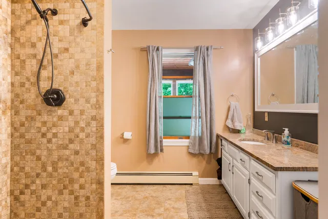 $860,000 | 148 Spiller Hill Road, Raymond, ME 04071