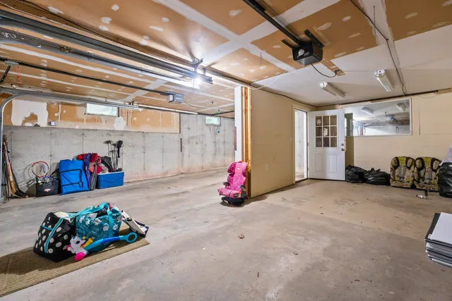 $860,000 | 148 Spiller Hill Road, Raymond, ME 04071