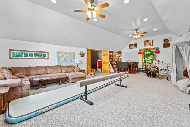 $860,000 | 148 Spiller Hill Road, Raymond, ME 04071