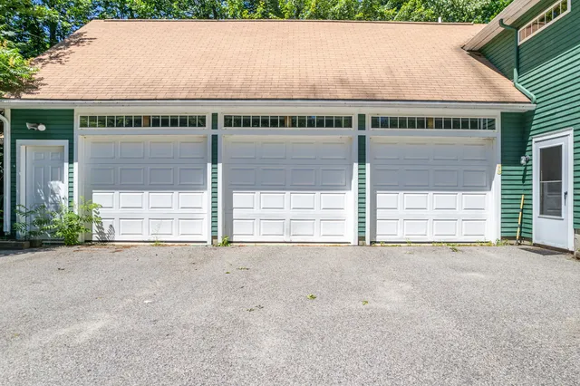 $860,000 | 148 Spiller Hill Road, Raymond, ME 04071