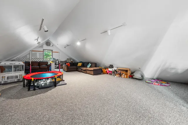 $860,000 | 148 Spiller Hill Road, Raymond, ME 04071