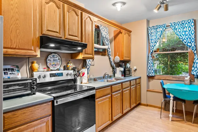 $860,000 | 148 Spiller Hill Road, Raymond, ME 04071