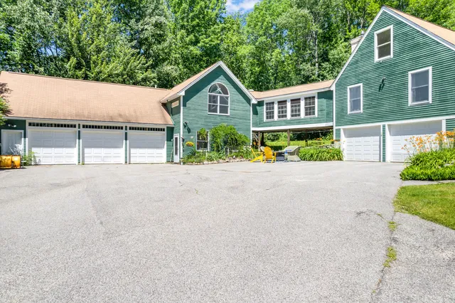 $860,000 | 148 Spiller Hill Road, Raymond, ME 04071