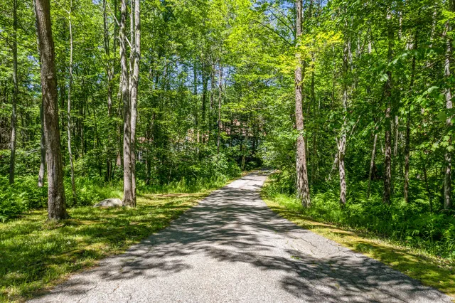 $860,000 | 148 Spiller Hill Road, Raymond, ME 04071