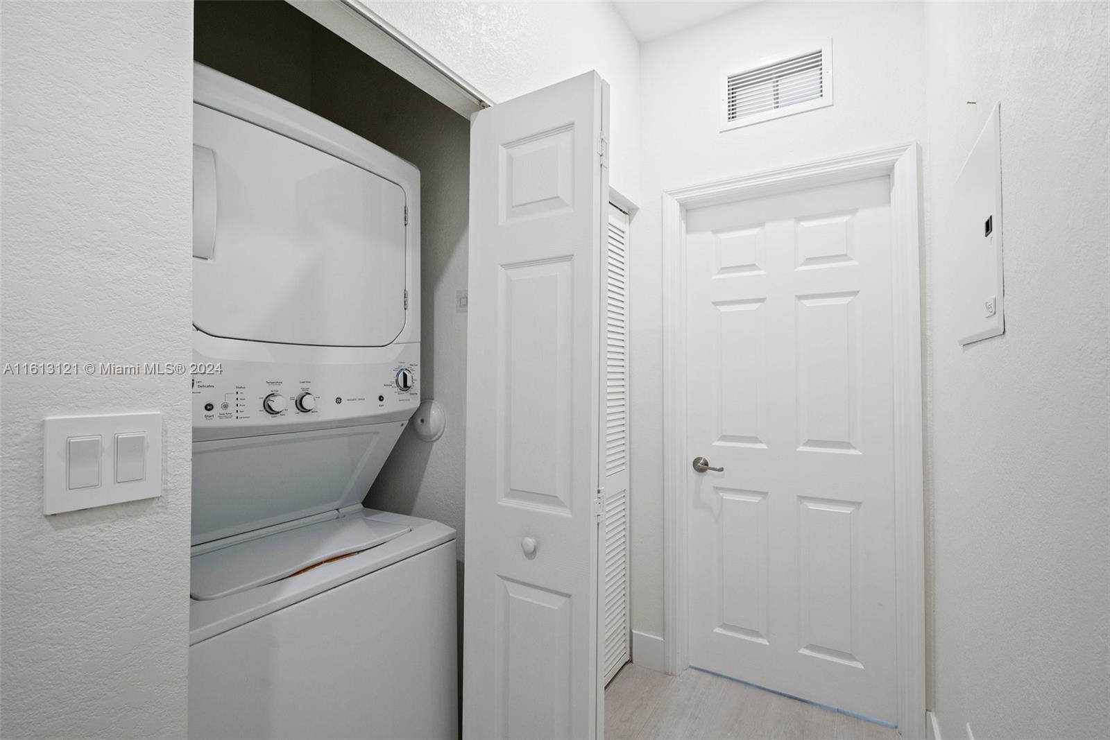 9361 West 33rd Way Hialeah, FL 33018 - Photo 23 of 30 a view of washer and dryer