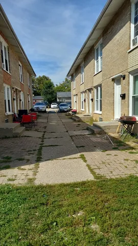 $1,700 | 2204 Hebron Avenue, Unit B, Zion, IL 60099