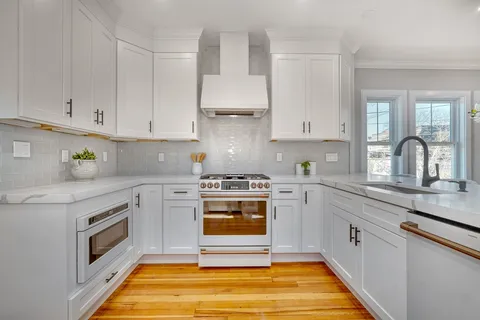 $879,900 | 114-116 West Wyoming Avenue, Unit 2, Melrose, MA 02176