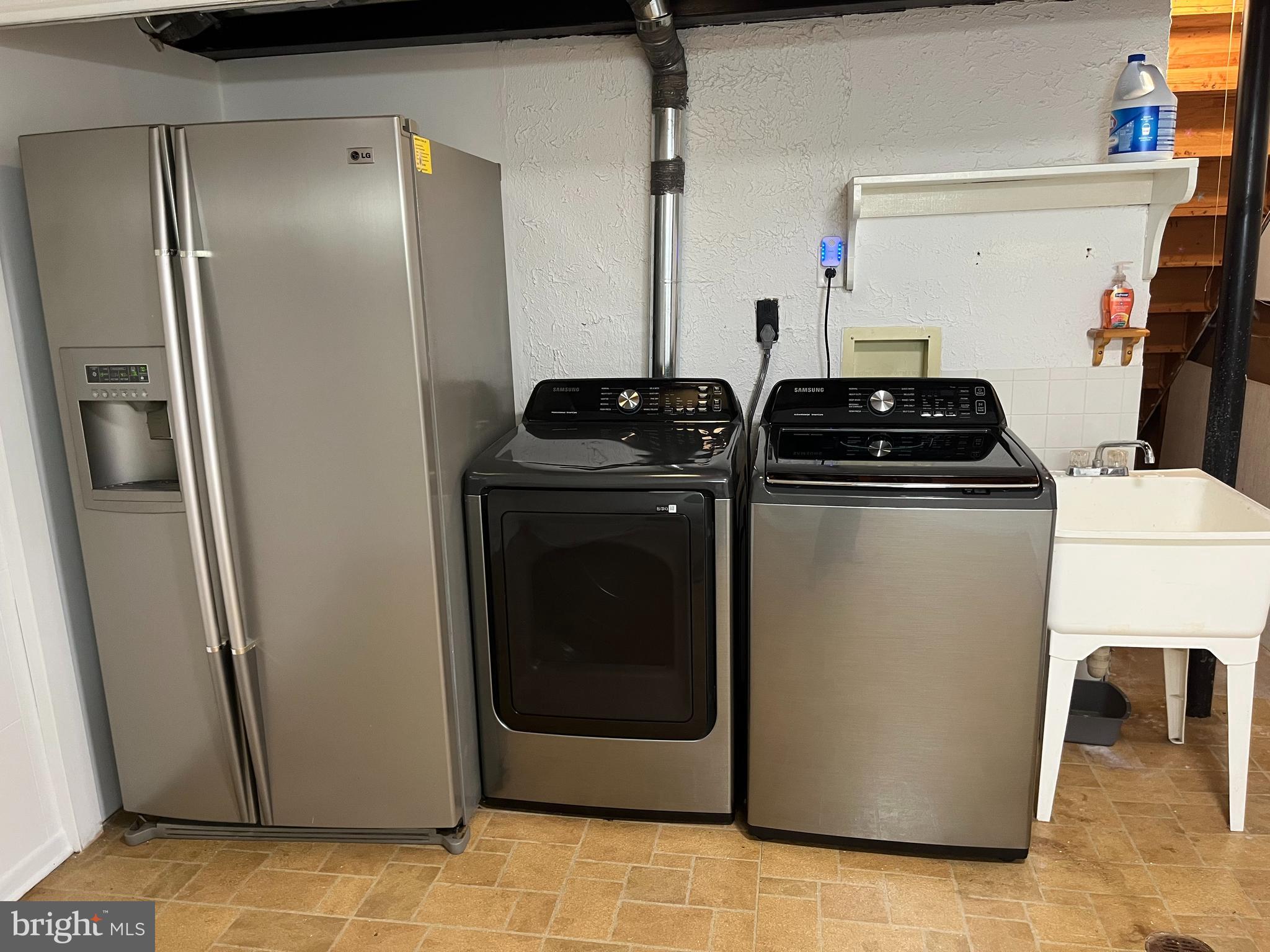 5608 Heming Avenue Springfield, VA 22151 - Photo 7 of 26 a close view of water heater and washer