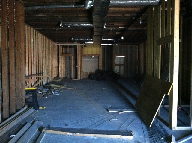 6659 South State Street Chicago, IL 60637 - Photo 7 of 12 a room with gym equipment