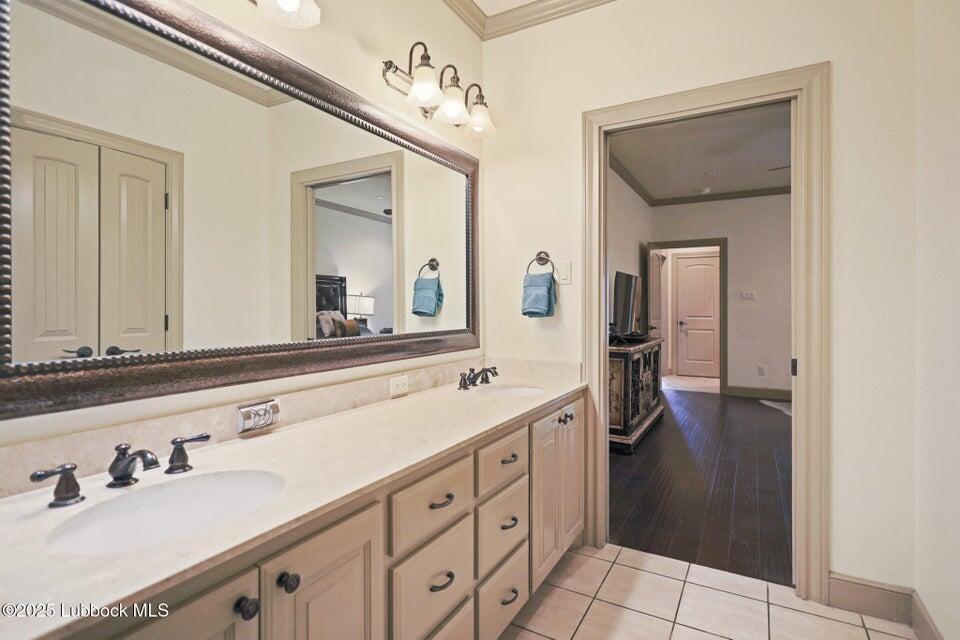 4501 19th Street, Unit 6 Lubbock, TX 79407 - Photo 21 of 44 a bathroom with a sink and a mirror