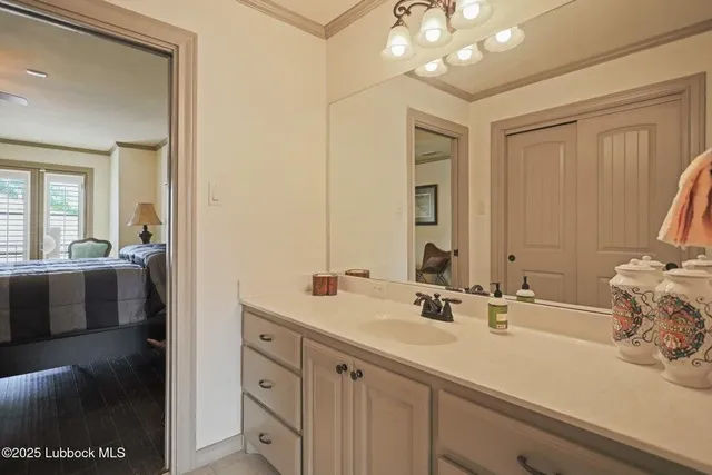a en suite bathroom with a double vanity sink and a mirror