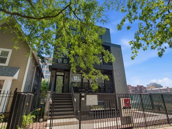 $6,400 | 5039 North Winthrop Avenue, Unit 2F, Chicago, IL 60640