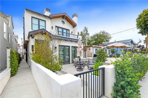 $12,995 | 519 Larkspur Avenue, Corona del Mar, CA 92625