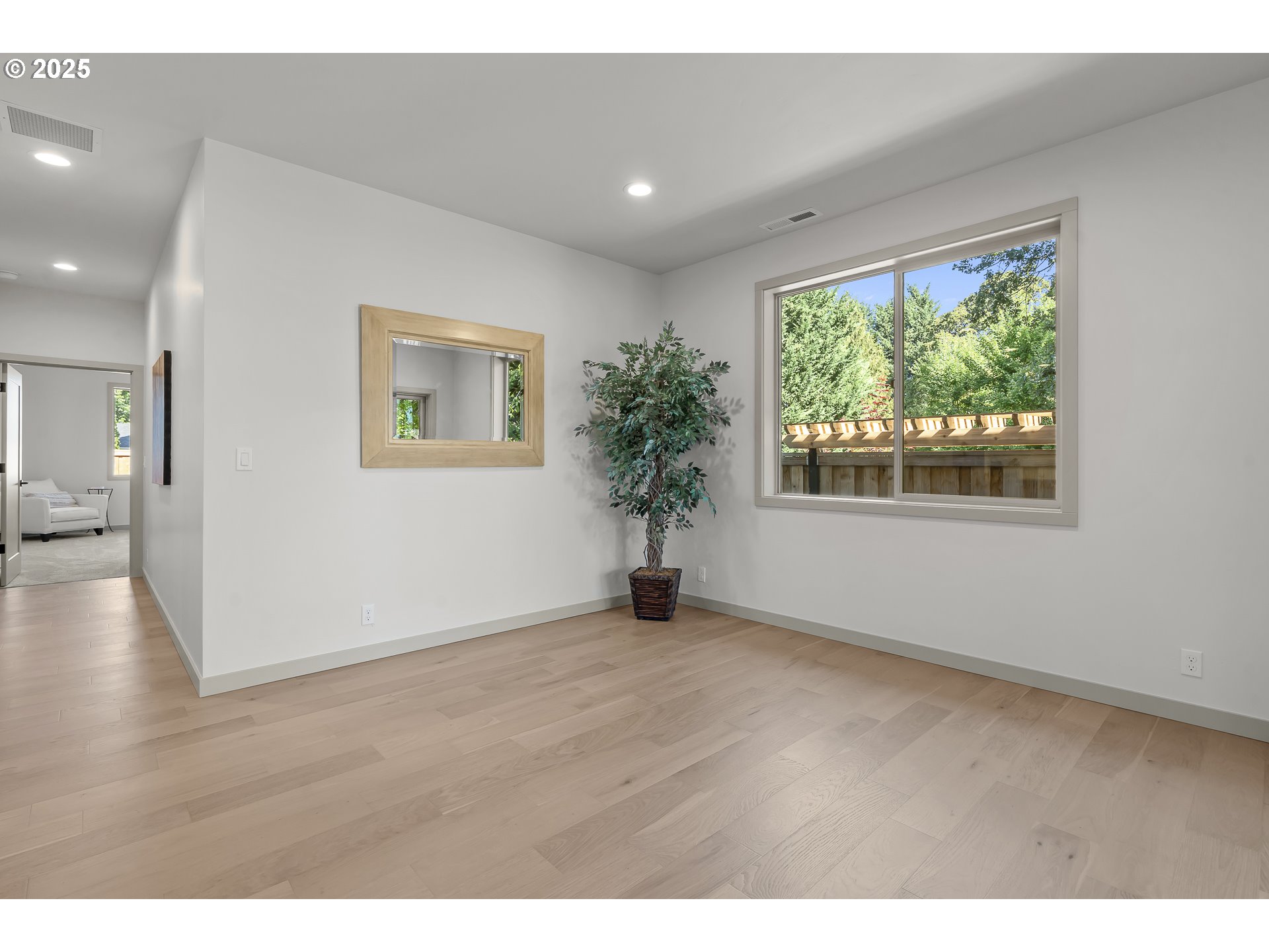 955 Oak Meadows Place Springfield, OR 97477 - Photo 13 of 37 a view of an empty room with a window