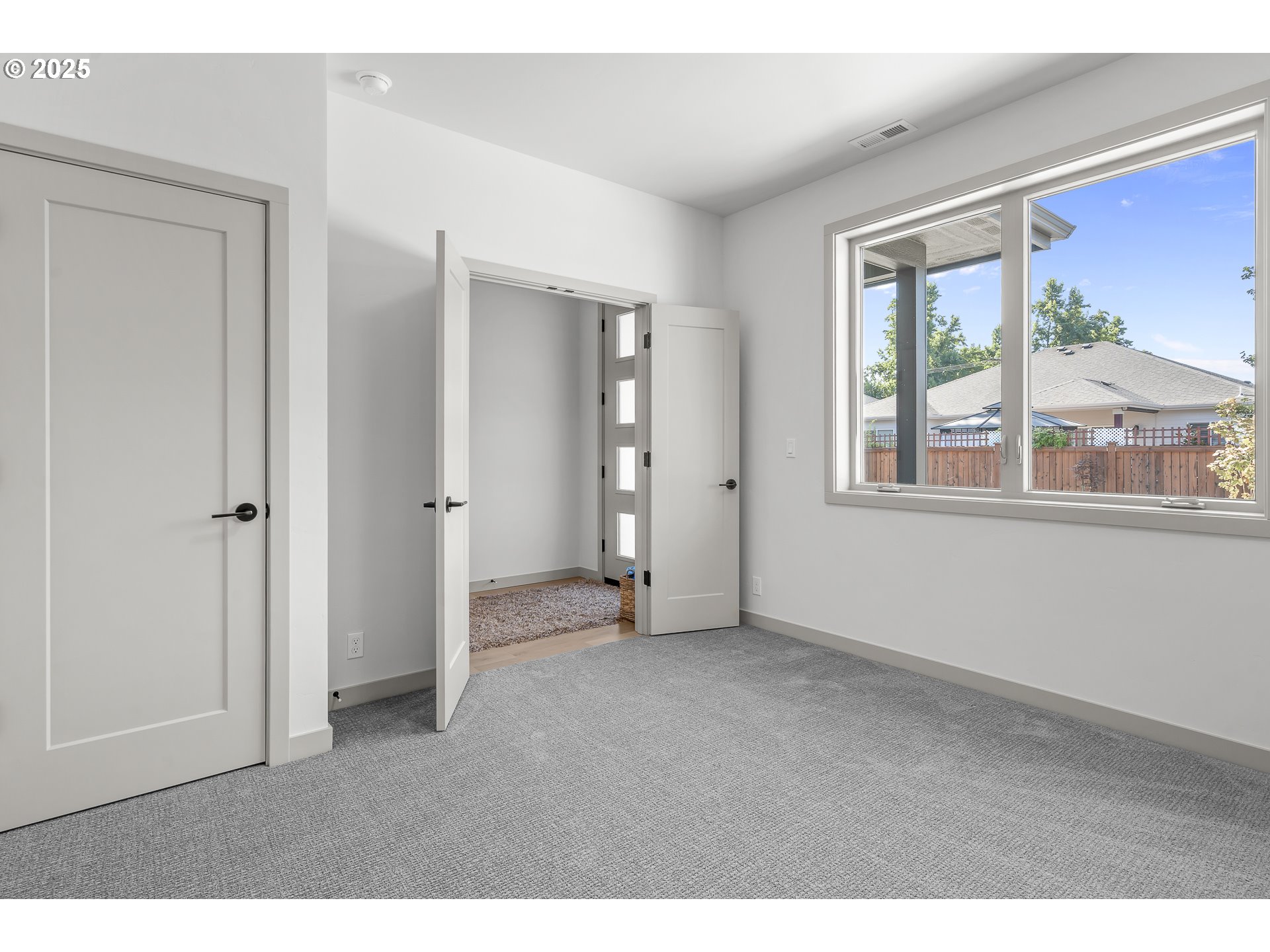 955 Oak Meadows Place Springfield, OR 97477 - Photo 15 of 37 a view of an empty room with a window