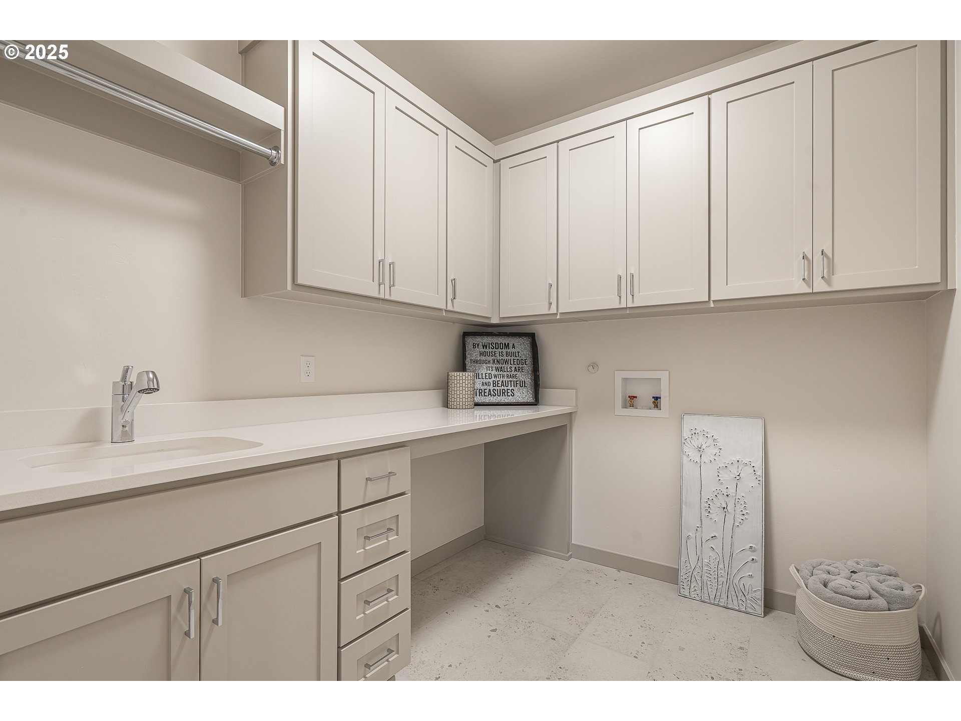955 Oak Meadows Place Springfield, OR 97477 - Photo 18 of 37 a kitchen with appliances cabinets and a sink
