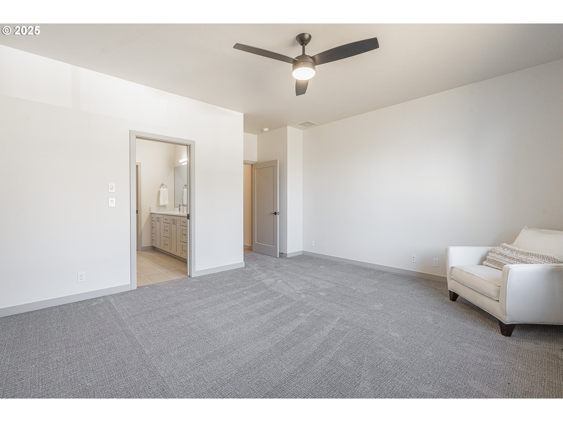 955 Oak Meadows Place Springfield, OR 97477 - Photo 20 of 37 a view of an empty room with a window