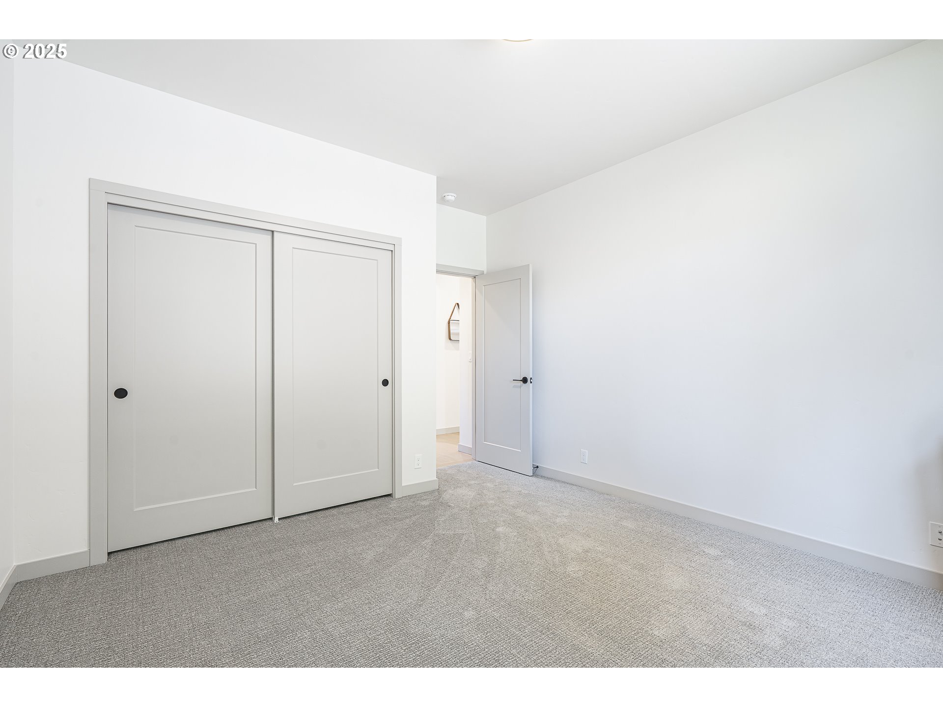 955 Oak Meadows Place Springfield, OR 97477 - Photo 25 of 37 a view of an empty room
