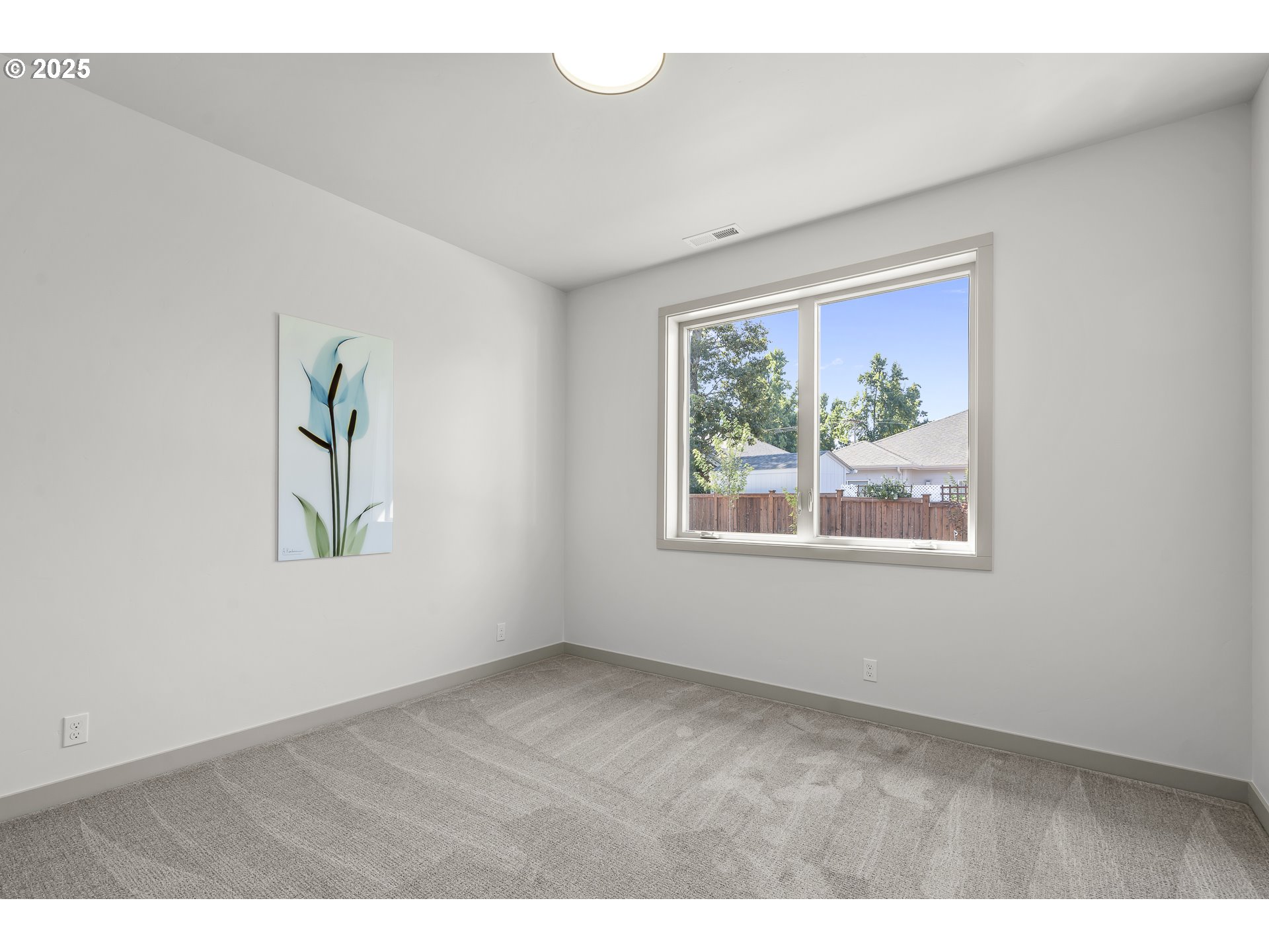 955 Oak Meadows Place Springfield, OR 97477 - Photo 27 of 37 a view of empty room with window