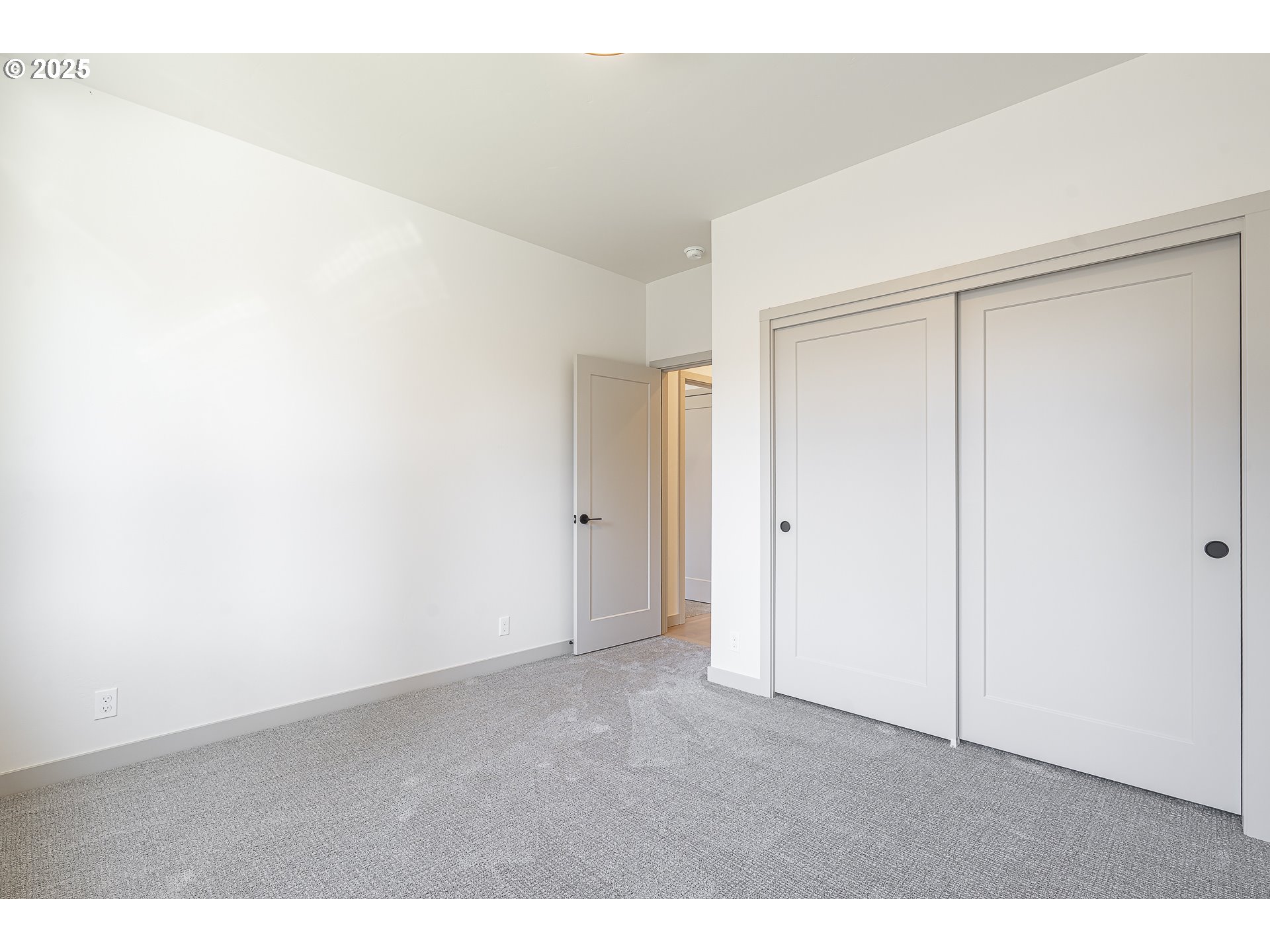 955 Oak Meadows Place Springfield, OR 97477 - Photo 28 of 37 a view of an empty room