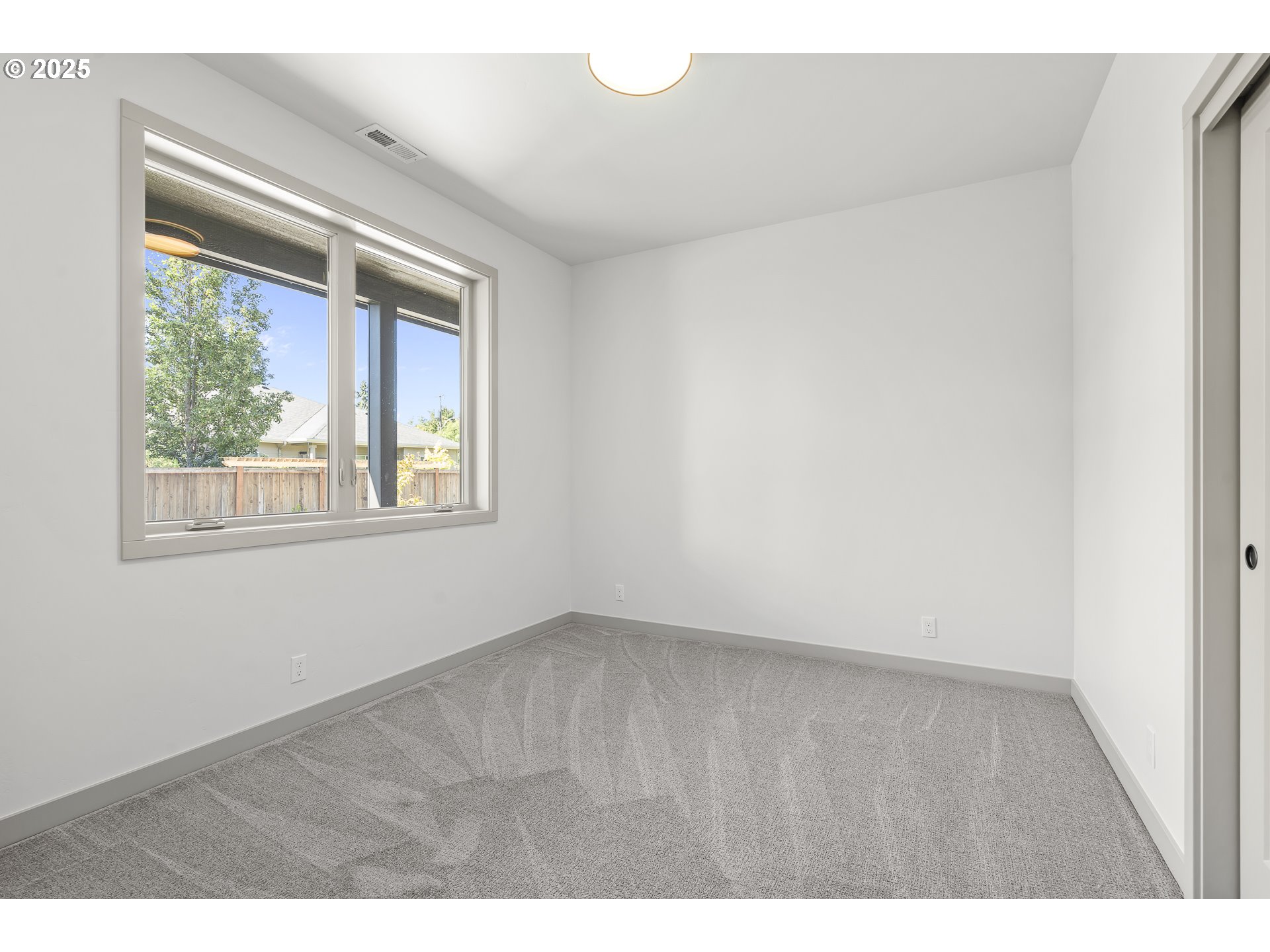 955 Oak Meadows Place Springfield, OR 97477 - Photo 29 of 37 a view of an empty room with a window