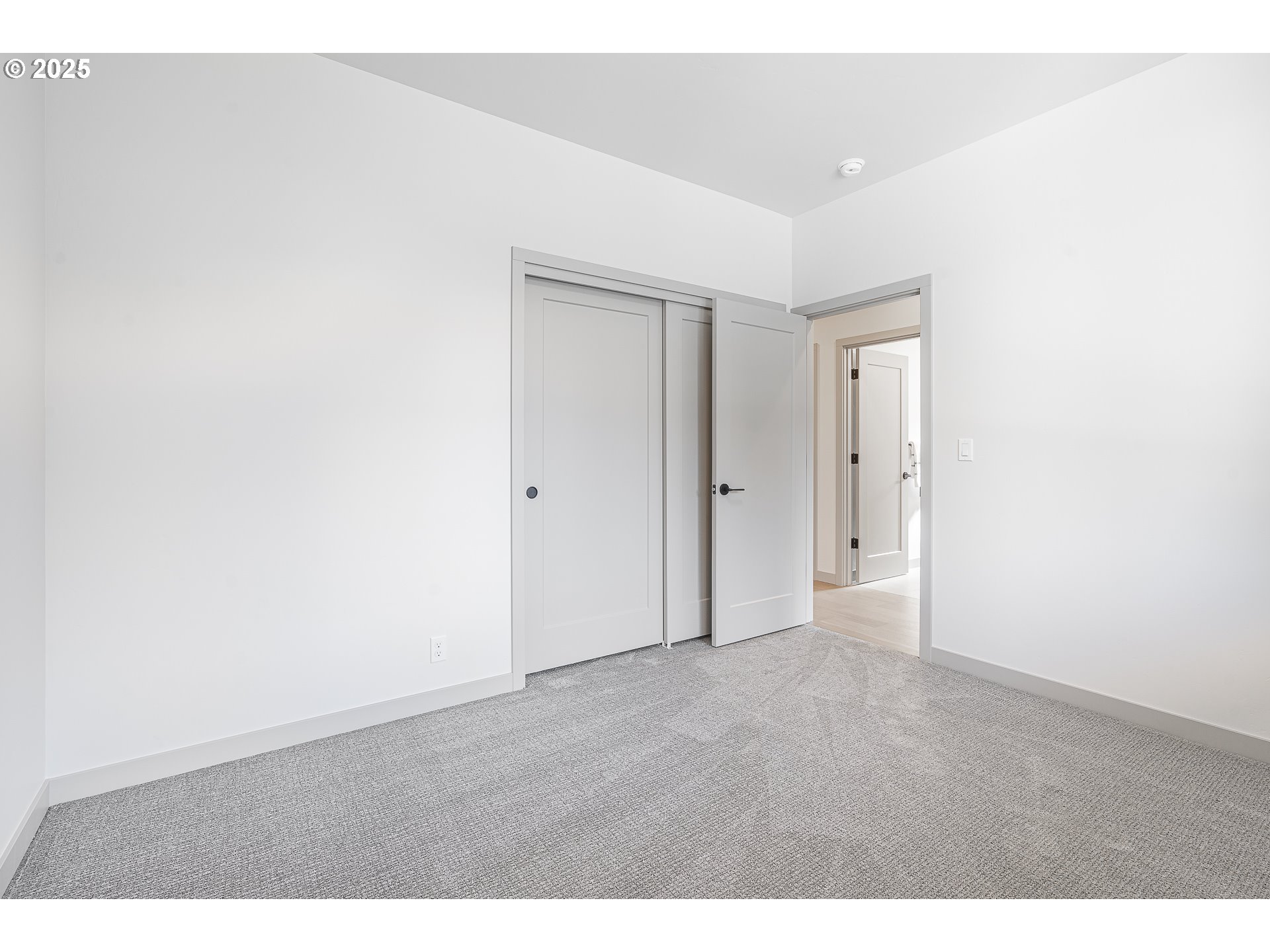 955 Oak Meadows Place Springfield, OR 97477 - Photo 30 of 37 a view of an empty room