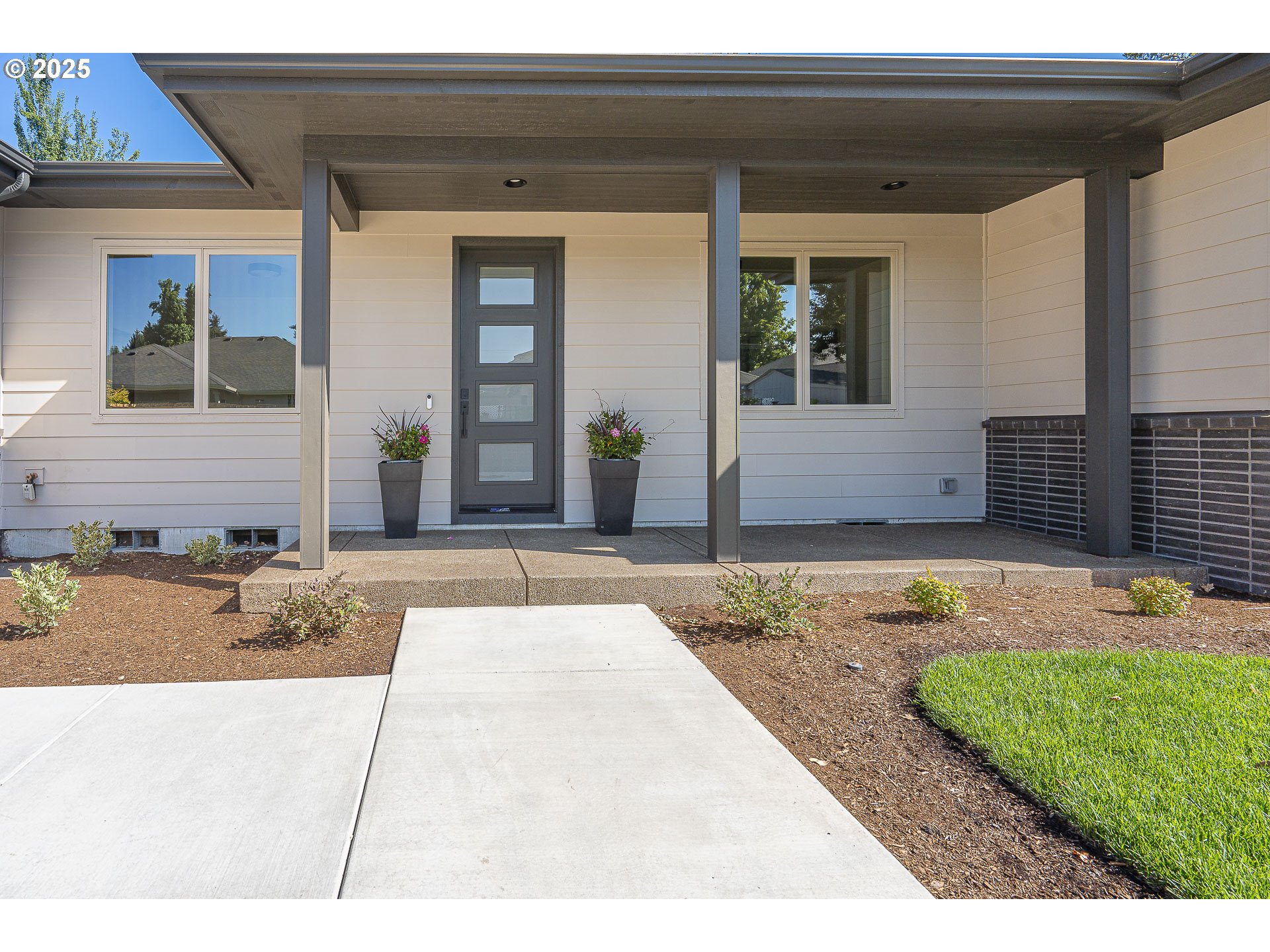 955 Oak Meadows Place Springfield, OR 97477 - Photo 31 of 37 a view of front door of house