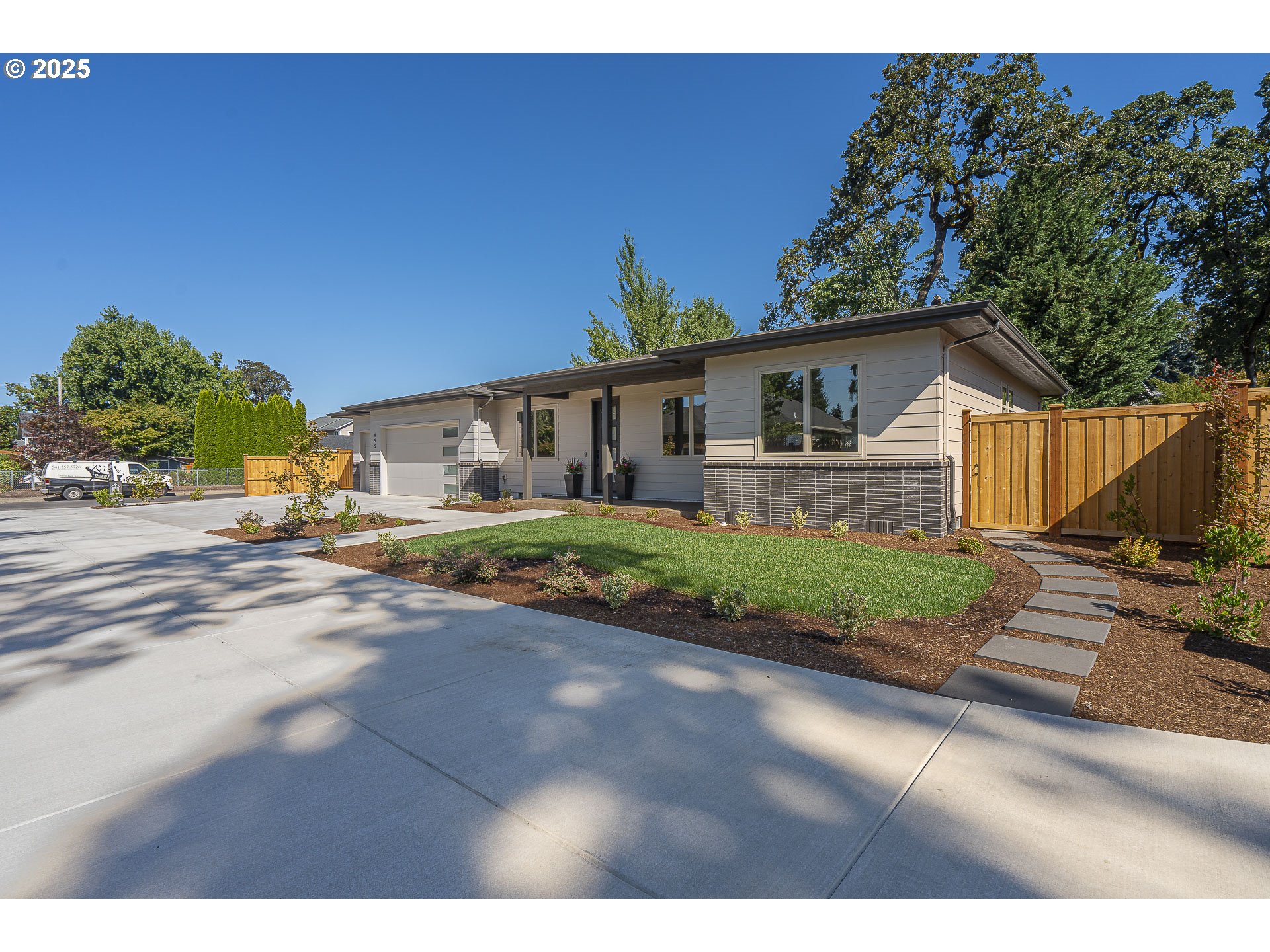 955 Oak Meadows Place Springfield, OR 97477 - Photo 32 of 37 a view of backyard of the house