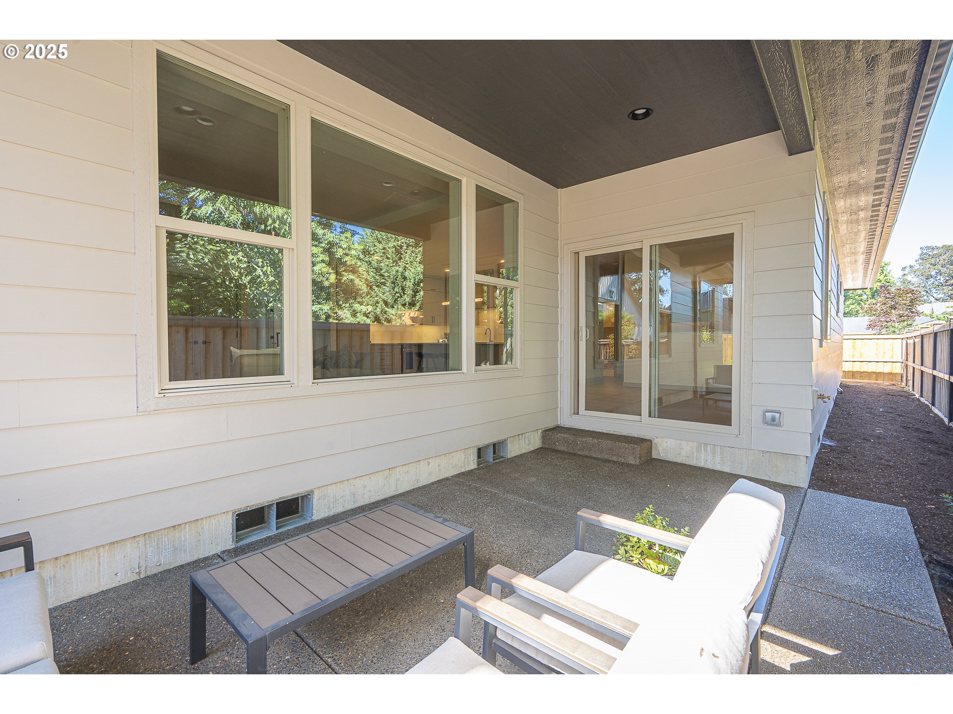955 Oak Meadows Place Springfield, OR 97477 - Photo 36 of 37 a view of an outdoor space with a window