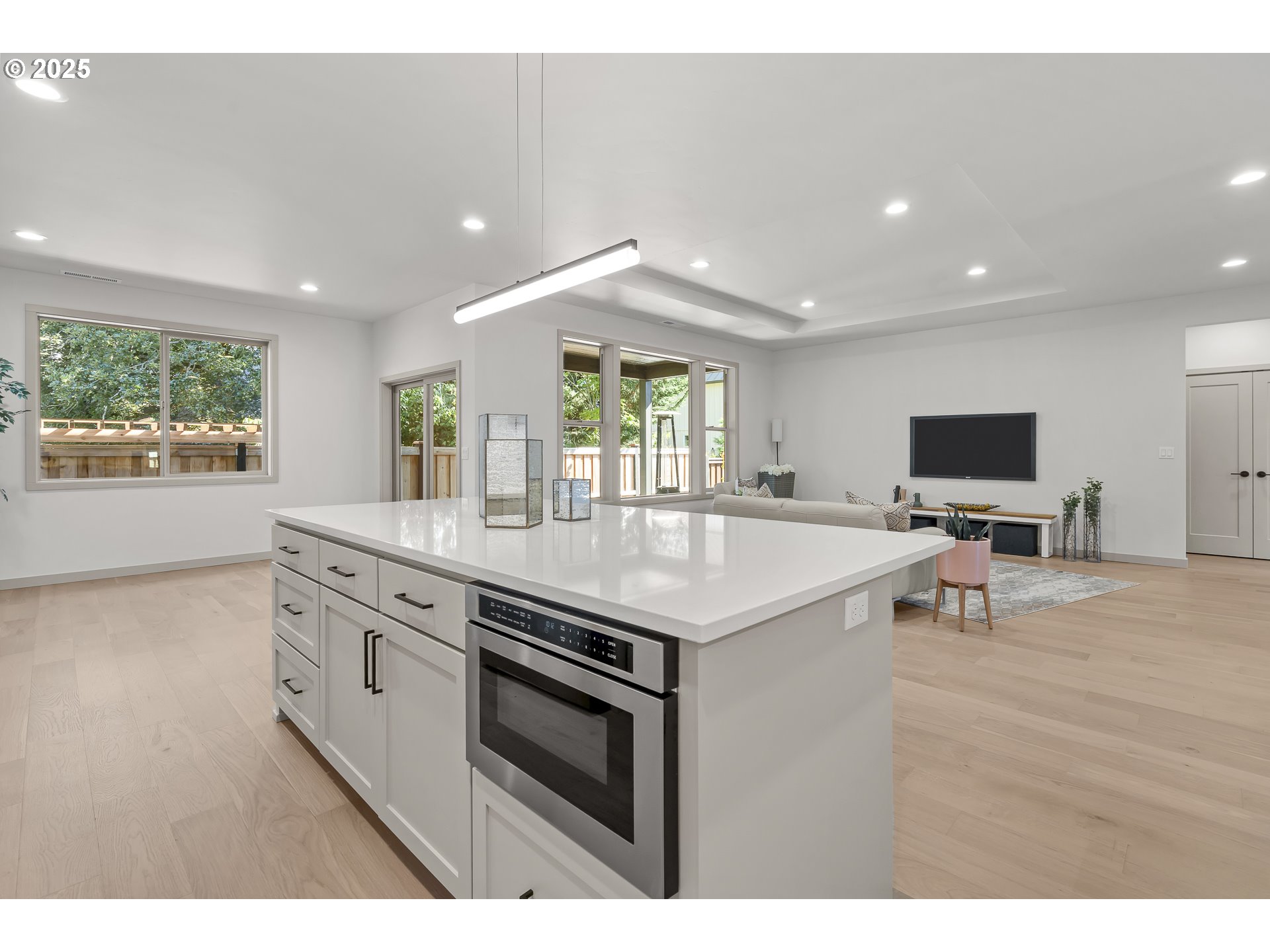 955 Oak Meadows Place Springfield, OR 97477 - Photo 10 of 37 a kitchen with stainless steel appliances granite countertop a stove and a kitchen island