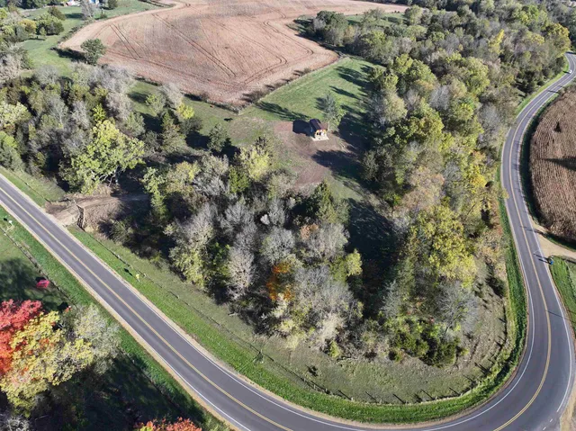 $164,000 | 28692 County Highway West, Hazel Green, WI 53811