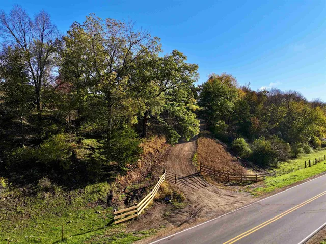 $164,000 | 28692 County Highway West, Hazel Green, WI 53811