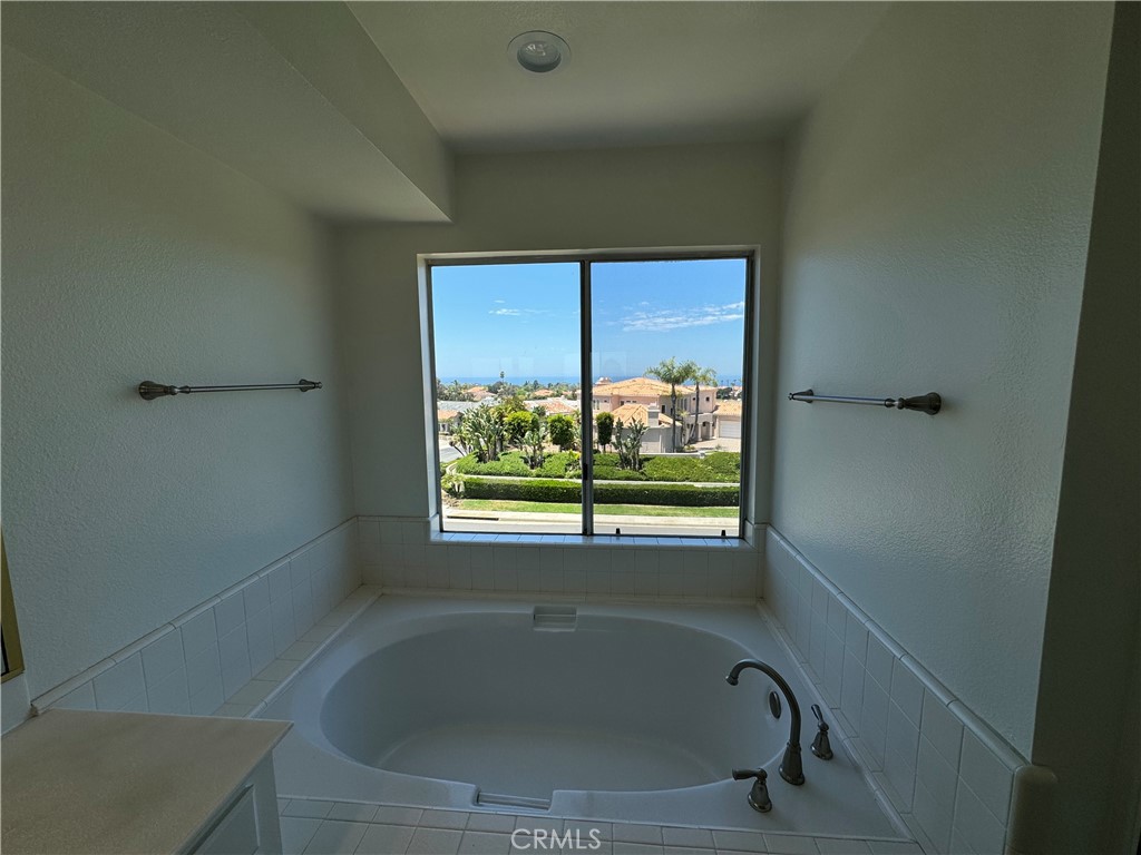 25 St Kitts Dana Point, CA 92629 - Photo 14 of 14 a bathroom with a bathtub