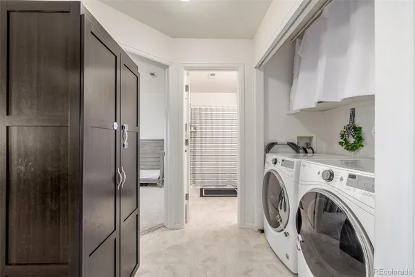 a view of washer and dryer in a kitchen
