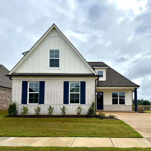 $374,900 | 726 Coahoma Court, Nesbit, MS 38651