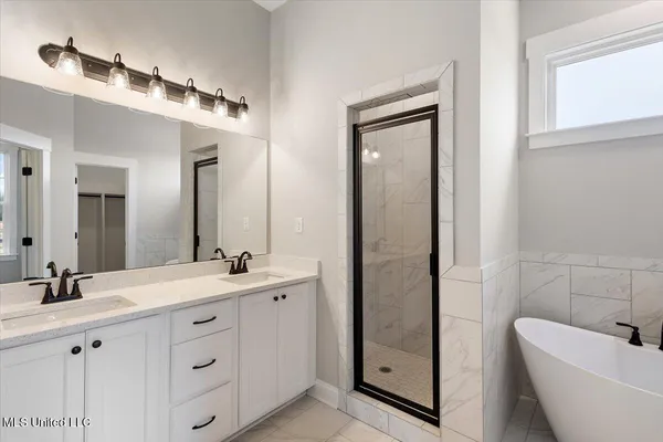 $375,900 | 726 Coahoma Court, Nesbit, MS 38651