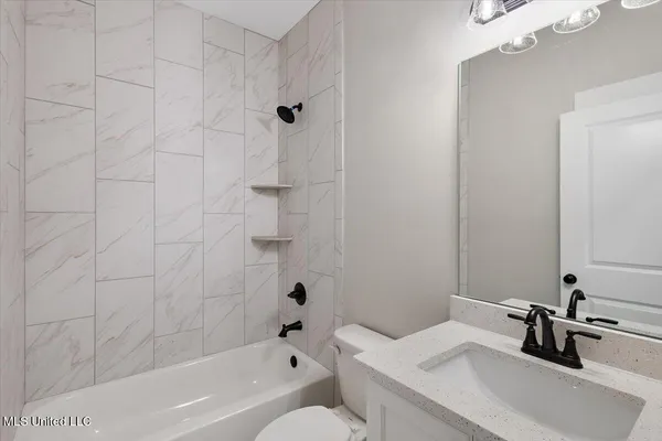 $375,900 | 726 Coahoma Court, Nesbit, MS 38651