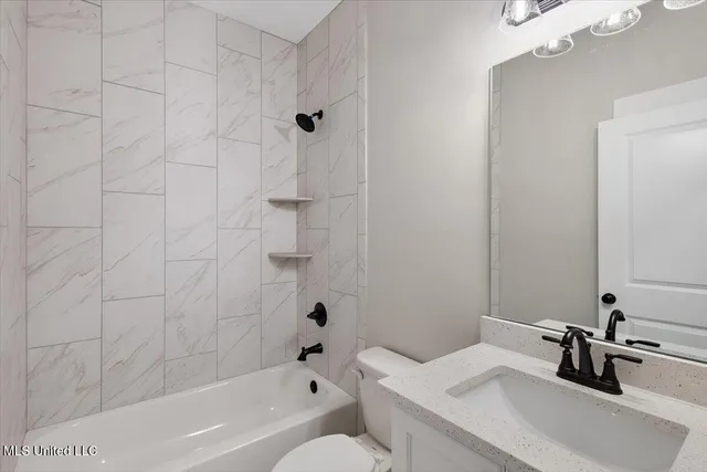 $374,900 | 726 Coahoma Court, Nesbit, MS 38651