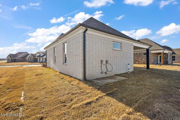 $375,900 | 726 Coahoma Court, Nesbit, MS 38651