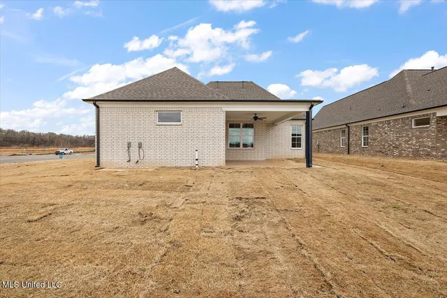 $374,900 | 726 Coahoma Court, Nesbit, MS 38651