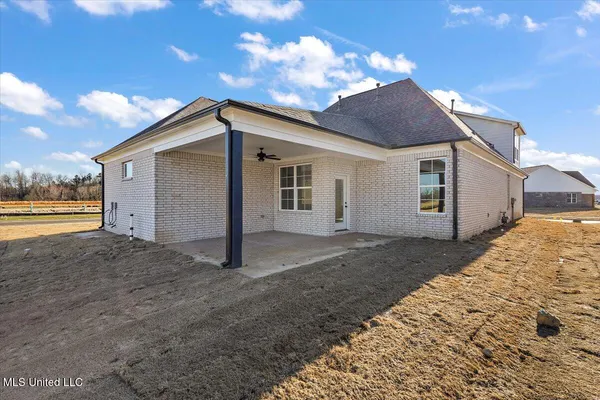 $375,900 | 726 Coahoma Court, Nesbit, MS 38651