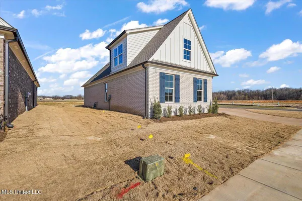 $375,900 | 726 Coahoma Court, Nesbit, MS 38651