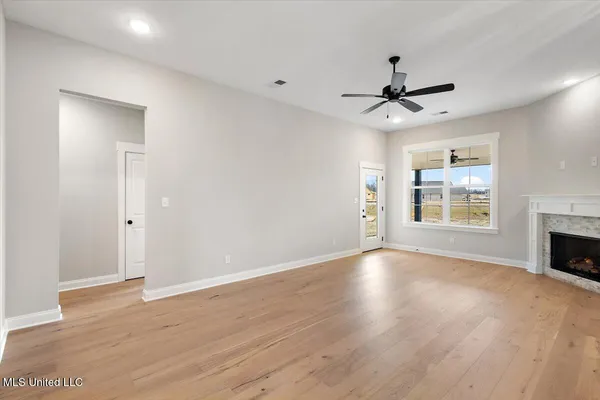 $375,900 | 726 Coahoma Court, Nesbit, MS 38651