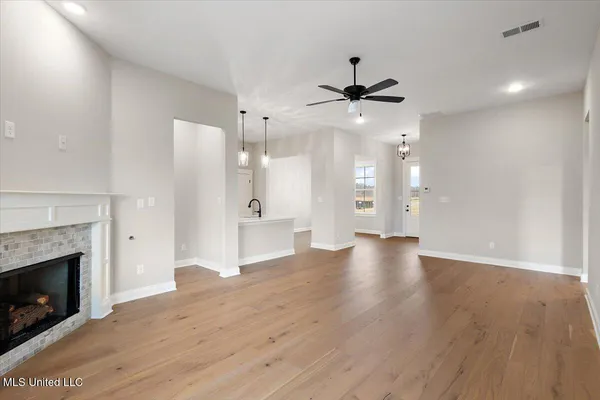 $375,900 | 726 Coahoma Court, Nesbit, MS 38651